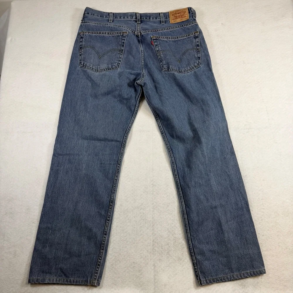 Levis 505 Regular Fit Jeans Mens 38x32 Medium Wash Blue Straight Leg Denim Pants